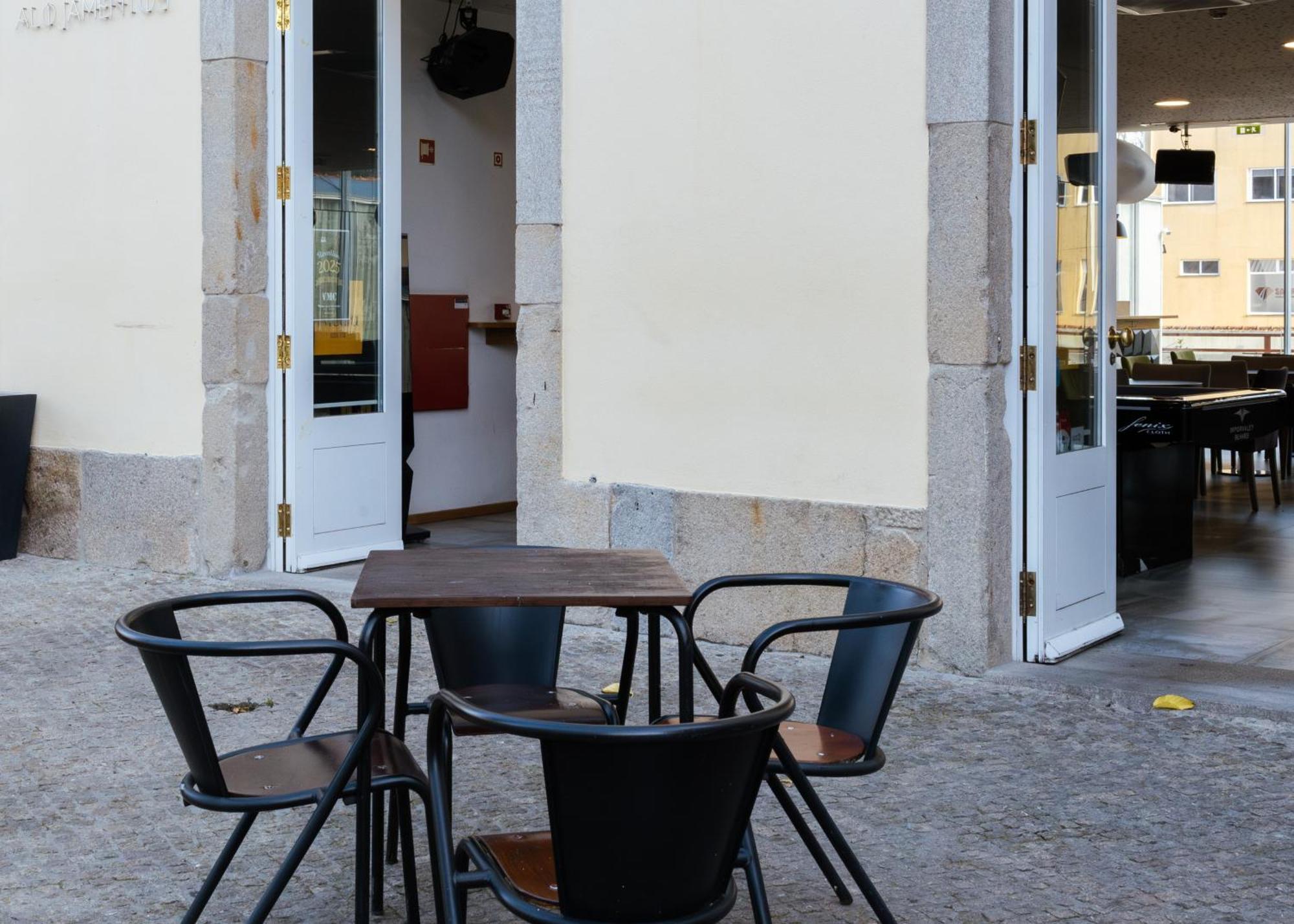 Da Praca Hostel Santa Maria da Feira Εξωτερικό φωτογραφία