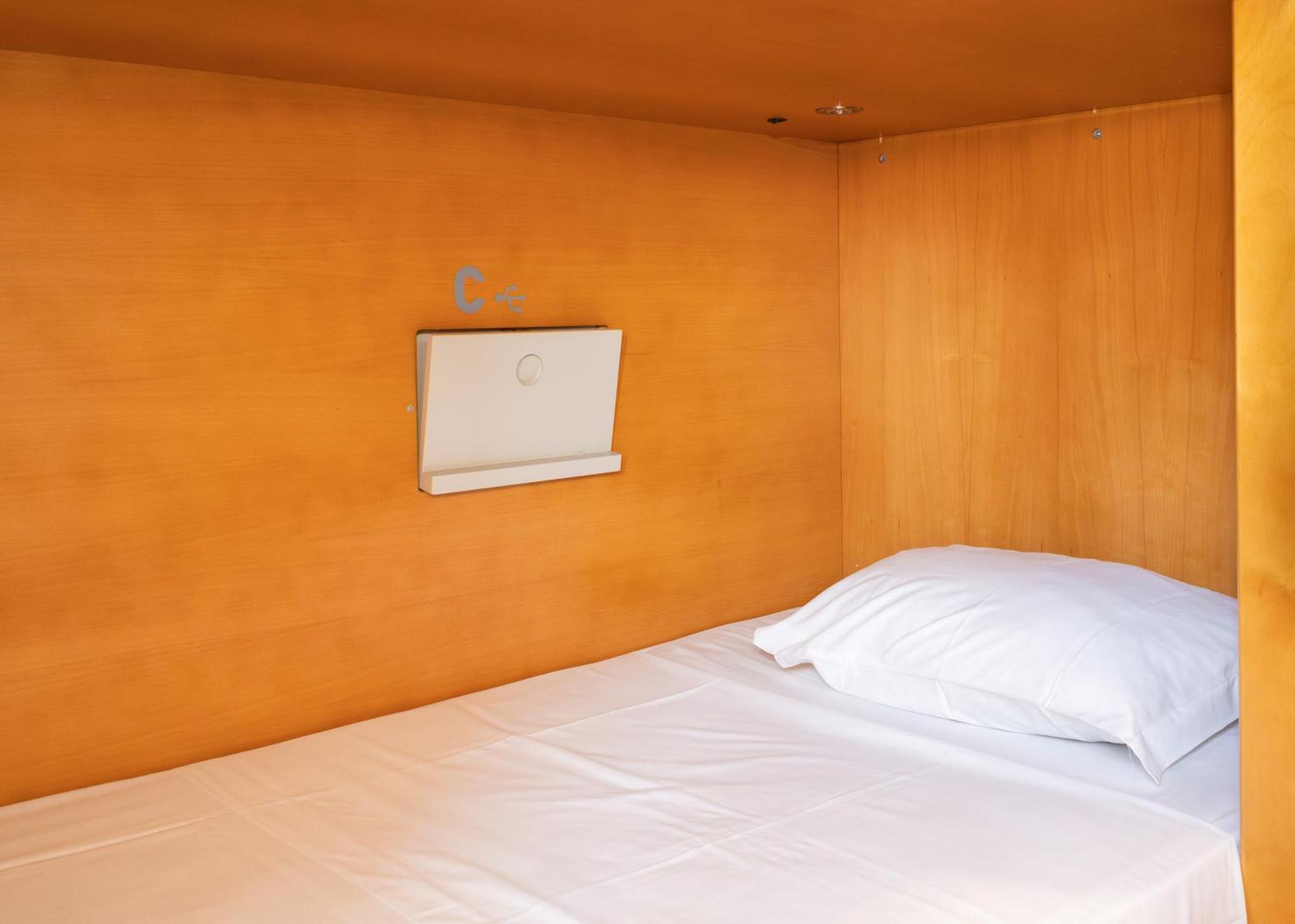 Da Praca Hostel Santa Maria da Feira Εξωτερικό φωτογραφία